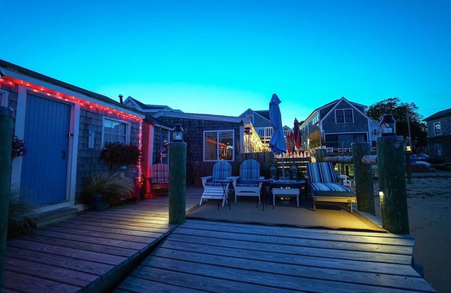 Waterfront Wharf Cabin /Cottage