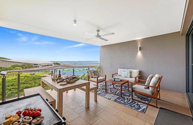 'Waterfront Wonder' Expansive Indoor-Outdoor Haven