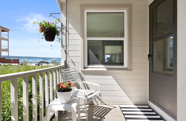 Waters Edge Condo 9 - Renovated Bathroom in 2025!