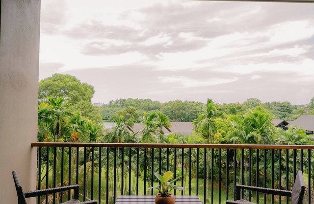 Waters Edge Hotel