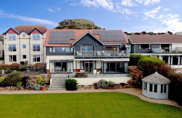 Waters Edge - Three Bedroom Cottage, Sleeps 6
