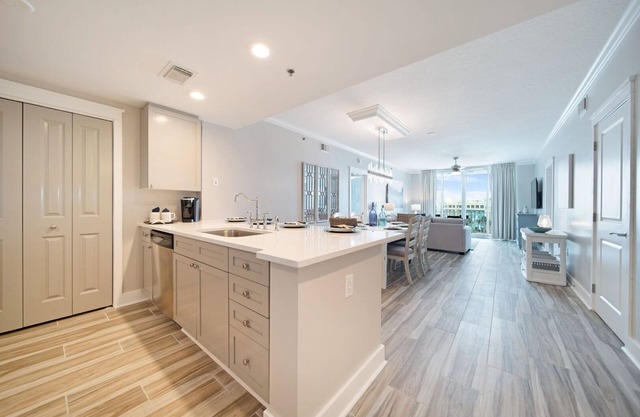 Waterscape A625 ~ Top Floor 2BR ~ Partial Gulf View ~ Beach Service