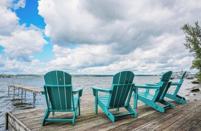 Waterside Leisure Lakefront, Hot Tub & Game Room