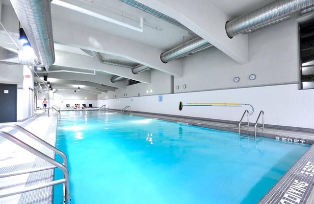 Waterview Bright AC condo in vancouver DT2BR3BD 2BTsleeps 6 guests free parking
