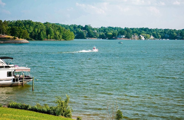 Waterview Family Style Two Bedroom Cabin #6 at Long Cove Resort - Flexible Cancellation! by RedAwning