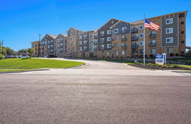 WaterWalk Extended Stay by Wyndham Kansas City - Overland Pk