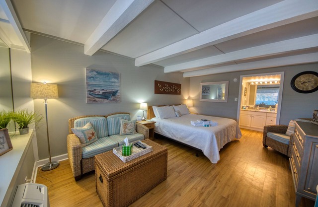 Waterway View Studio 2 w/Pool near Wrightsville Beach