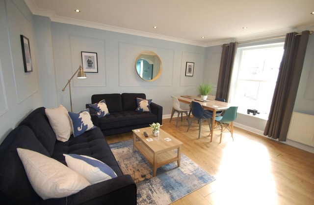 Watson 2 Bed apartment with 2 bathrooms/ensuite