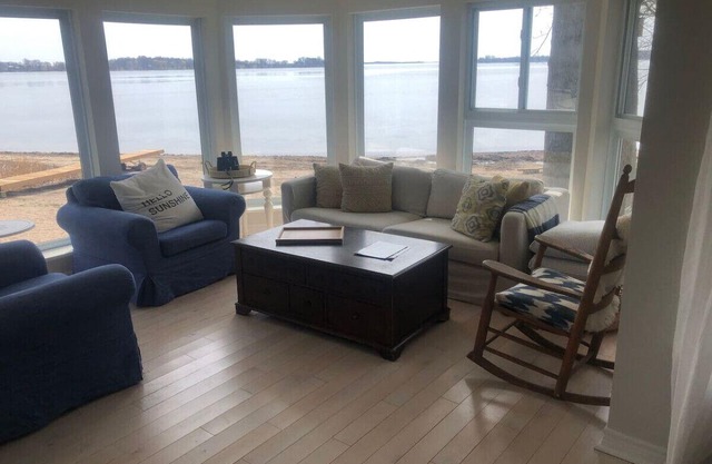 Waupoos Beach Commons: Beach Front House & Chalet