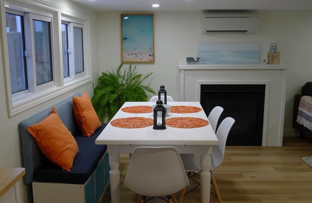 Wave House - 2 bedroom+Patio+BBQ+Wifi+short walk to DT & beach