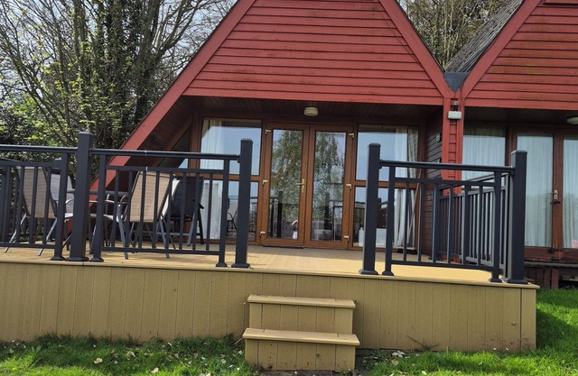 WAYFARERS-Stunning SEA VIEWS at Kingsdown Park, with pool on site no118