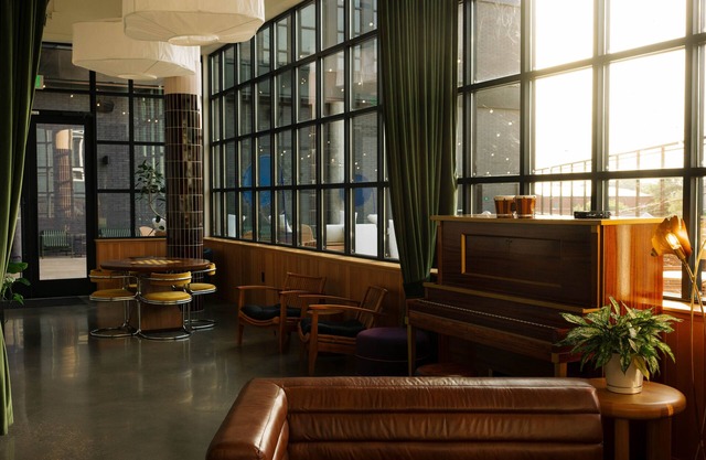 Waymore's Guest House & Casual Club