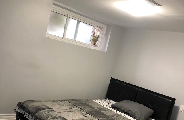 WB01-COZY PRIVATE ROOM WITH PRIVATE WASHROOM