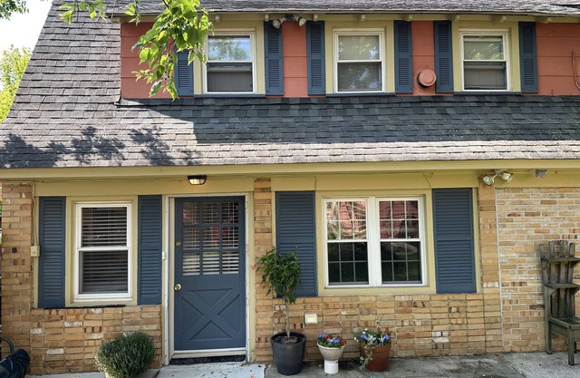 WCM Getaway.in a GREAT Location. Walking distance to everything.