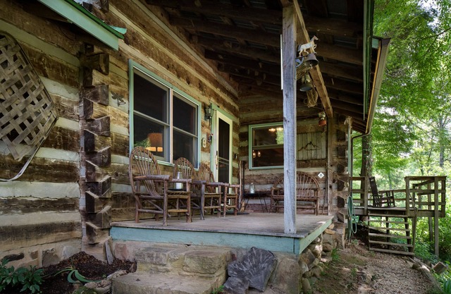 WE ARE OPEN! Authentic log cabin on Paint Creek, 0.5 mi to Appalachian Trail