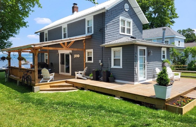 We love our house and it shows. Live the lake life.
