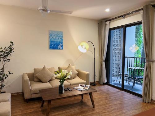 wecozy Tu Hoa - Modern 1BR Apartment, West Lake View