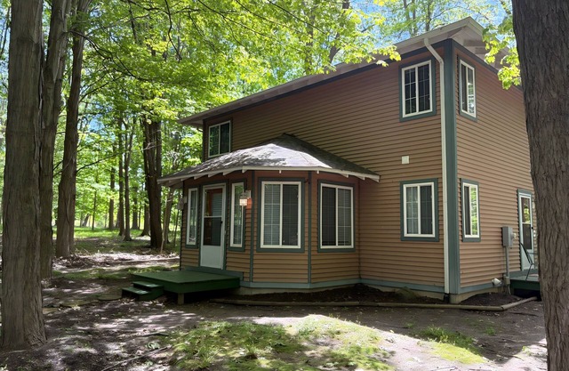 Weekly Cottage Rental - 5 Min to Private Beach!
