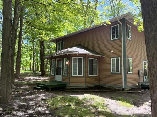 Weekly Cottage Rental - 5 Min to Private Beach!