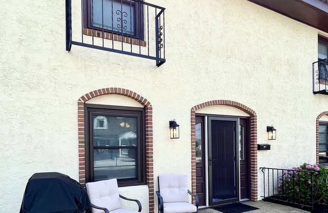 WEEKLY JULY Discounts. BEACH BLOCK 2 bedroom town house. Rare availability