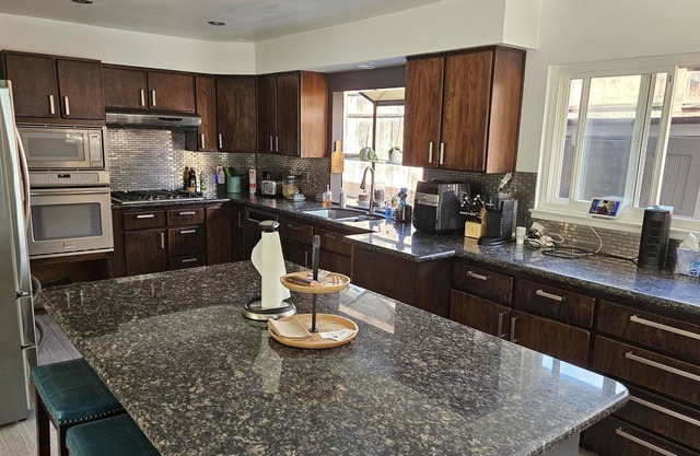 Weekly rental pool house - Perfect for snowbirds! Close to amusement parks!