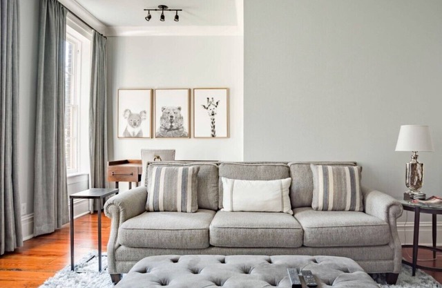 WEEKNIGHT DISCOUNT! Historic 1850s Townhouse looks over Chatham Square!