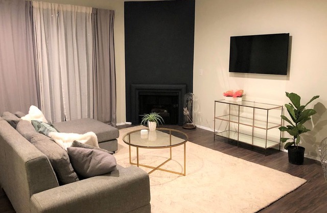 WeHo Sunset Strip 2bd+2ba w/ Dual Master Suites + reserved Parking +Balcony