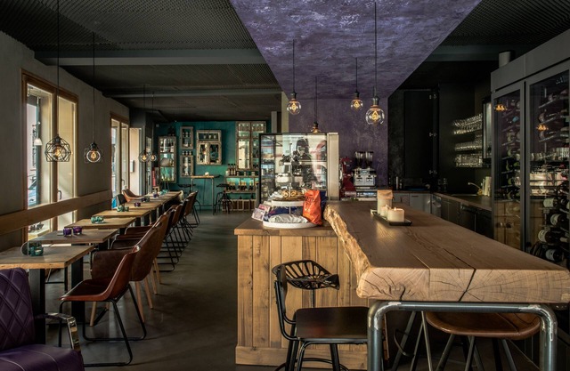 Weinbar und Hotel FahrAway