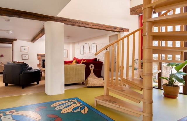 Weirmarsh Big Barn. Large barn conversion with large hot tub and games room.