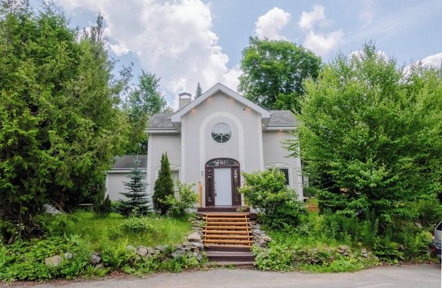 Welcome to our charming cottage in Saint-Adolphe-d'Howard!