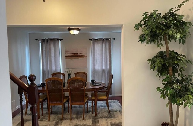 Welcome Home! A Beautiful, Comfy Space for Family, Co-workers, Friends Awaits.