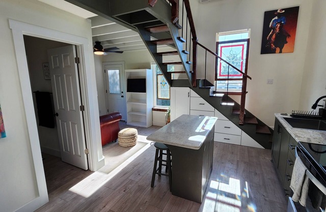 Welcome Home! Cozy, comfortable, quiet, secluded, private, beautiful.