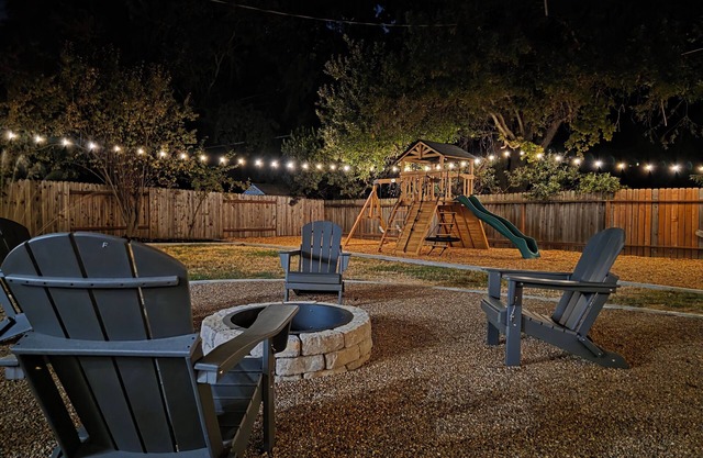 Welcome Home! King beds, Peaceful, Nice yard, Playground, and Arcades.