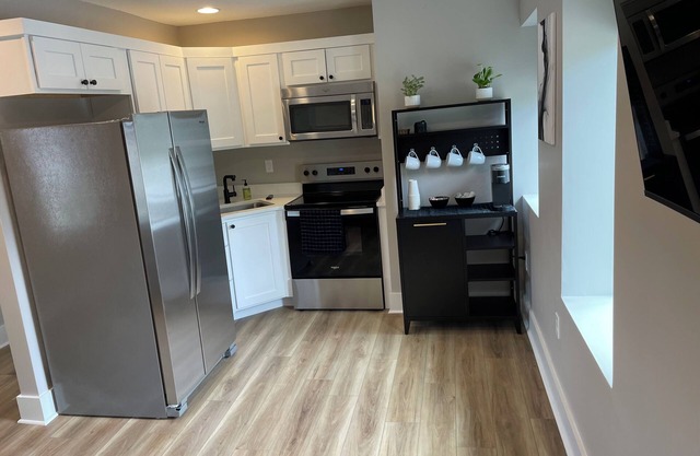 Welcome to Beaver Lake Lodges/Newly Renovated/ Asheville NC/302