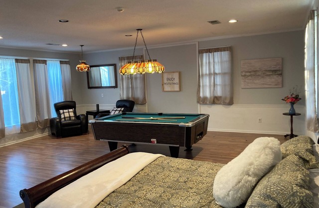 Welcome to Columbia! Stay in this tranquil space!