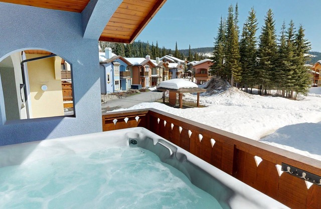 Welcome to Cozy at the Crystal