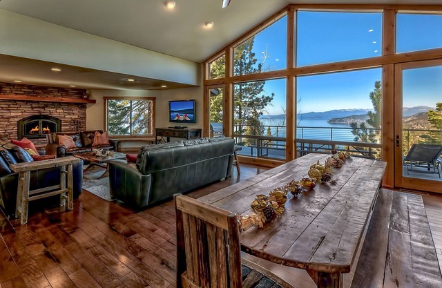 Welcome to Lake Tahoe. Welcome to Lake Tahoe. Welcome to La