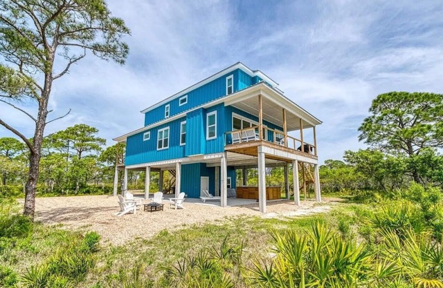 Welcome to Ohana Shack nSpacious 4BR/4.5BA Bald Point Beach Home Perfect for ALL