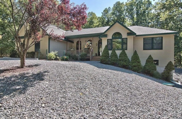 Welcome to our all-season, pet friendly home away from home Pocono retreat.