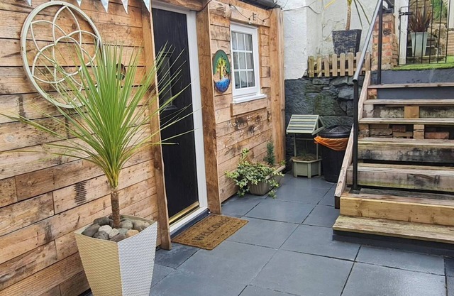 Welcome to Sea Quinn Views Annex.nCoastal Charm at Your Doorstepn