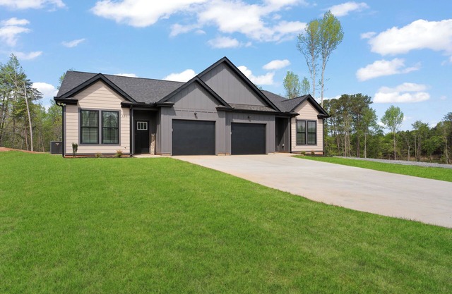 Welcome to Sunset Haven at Lake Bowen. This is a new 3bed 2bth Pet Friendly home