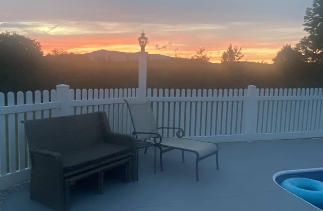 Welcome to Sunset Mountain Retreat! A gorgeous 5 bdrm house in Jaffrey, NH.