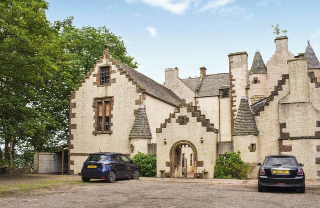 Welcome to the charming and historic Hallgreen castle in Inverbervie.