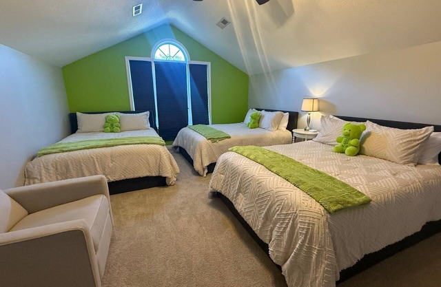 Welcome to The Clover, a spacious 2-story vacation home that blends charm with modern comfort. Perfect for families, friends, or groups, this cozy retreat features inviting living spaces, a fully equipped modern kitchen & comfortable bedrooms.