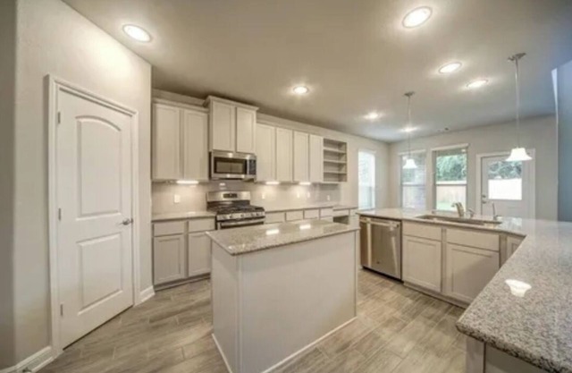 Welcome to The Cozy House! 3500sqf house with 20ft ceilings. Home office and gym