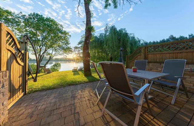 Welcome to the idyllic Lake Loppin in the vacation apartment Stockente