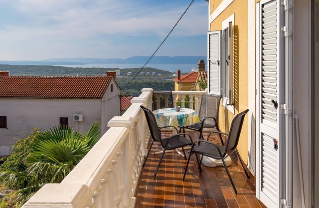 Welcome to these apartments in Omisalj.