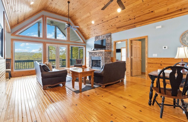 Welcome to Villa Bleu at Lake Cumberland – Your Perfect Lakeside Retreat!