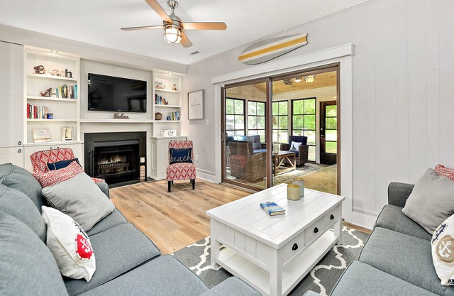 Welcome to Willow Haven! Walk-Bike-Shuttle to Beach. Pool & Tennis/Paddle