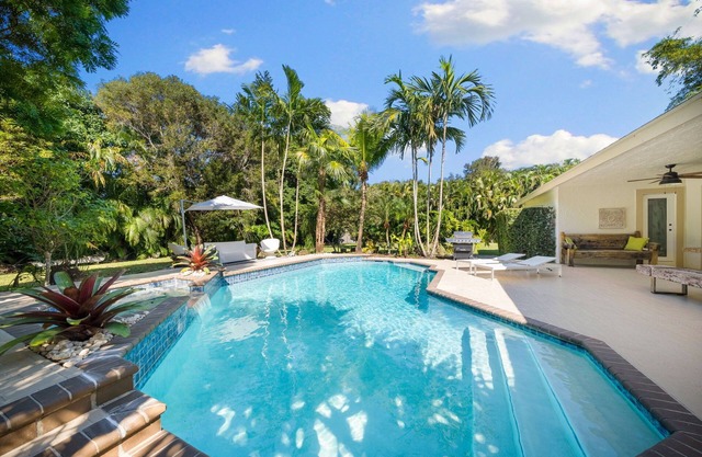WELCOME TO YOUR PRIVATE OASIS, FULLY GATED ABD PRIVATE PROPERTY, HEATED POOL.